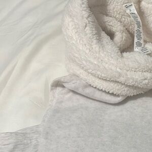 Alo Yoga Plush White Sleeveless Hoodie